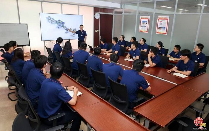 敢想敢做破瓶颈 精益求精铸重器——记济南二机床集团有限公司电气设计室主任许德兵