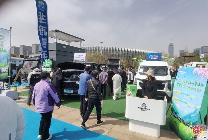 中国重汽轻型汽车强势登陆三大房车展，演绎移动生活新风尚