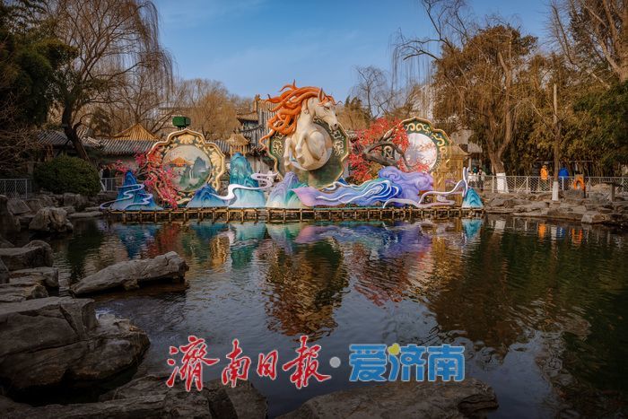 天下第一泉迎春花灯会进入收尾安装 非遗元素点亮新春