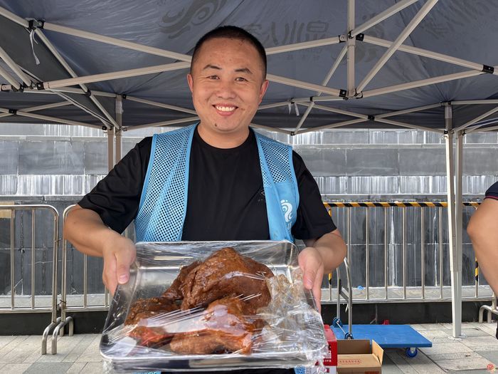  Take a big bite of meat! The "Spring People's Livestock Feast" is full of fragrance, and the citizens' "food" is lingering