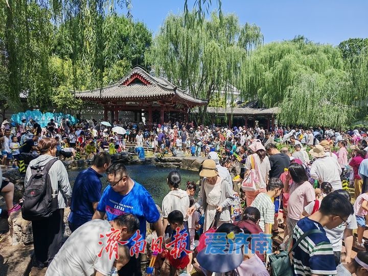 一年四季 泉在济南丨泉水边的夏日狂欢 五龙潭成童趣清凉大本营