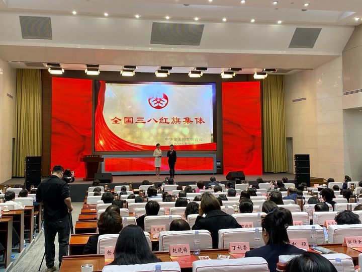 济南市纪念“三八”国际妇女节115周年暨 “项目提升年·泉城有木兰”动员大会举行