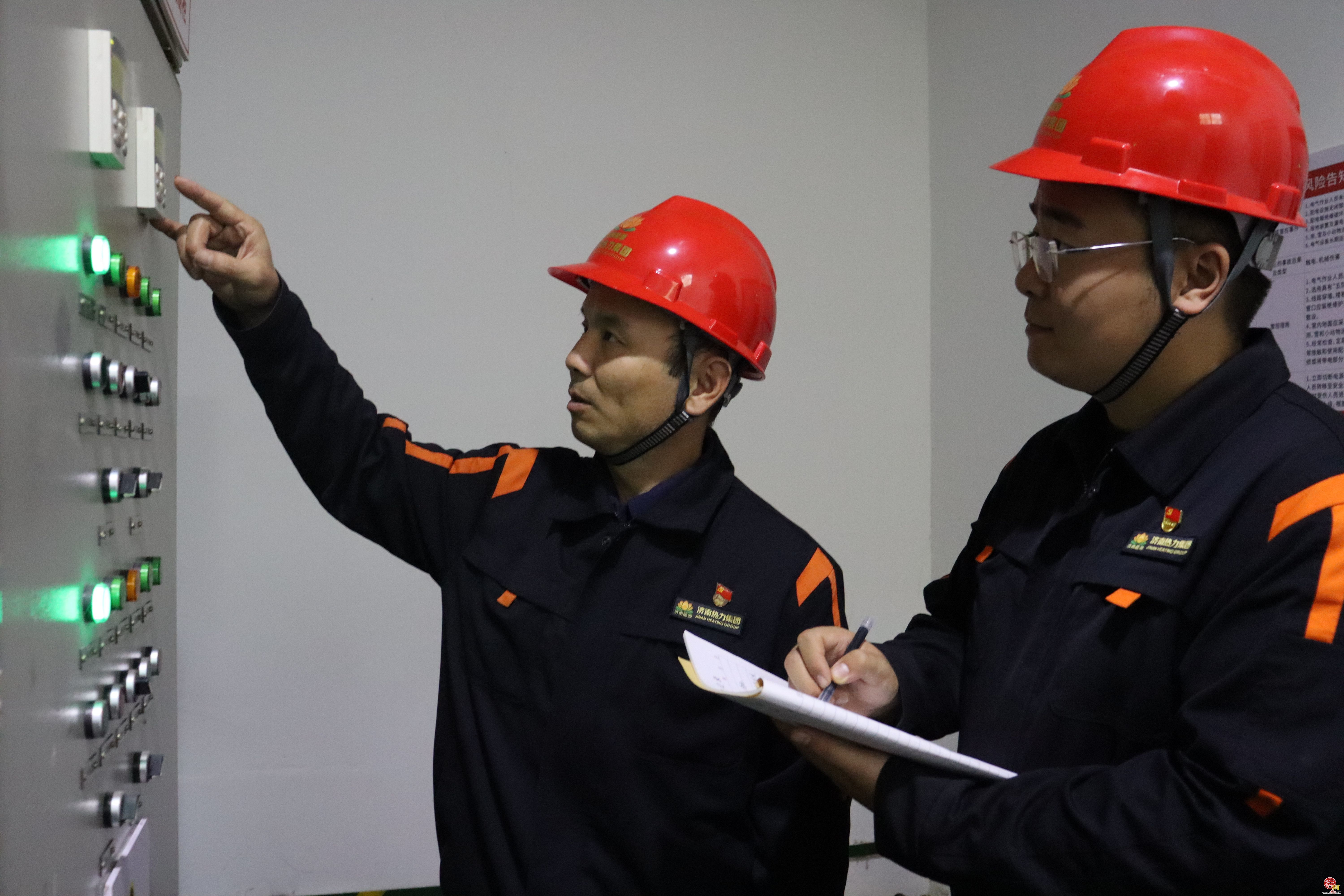 【服务在前】济南热力集团和礼分公司青年理论学习小组：把课堂搬到社区一线