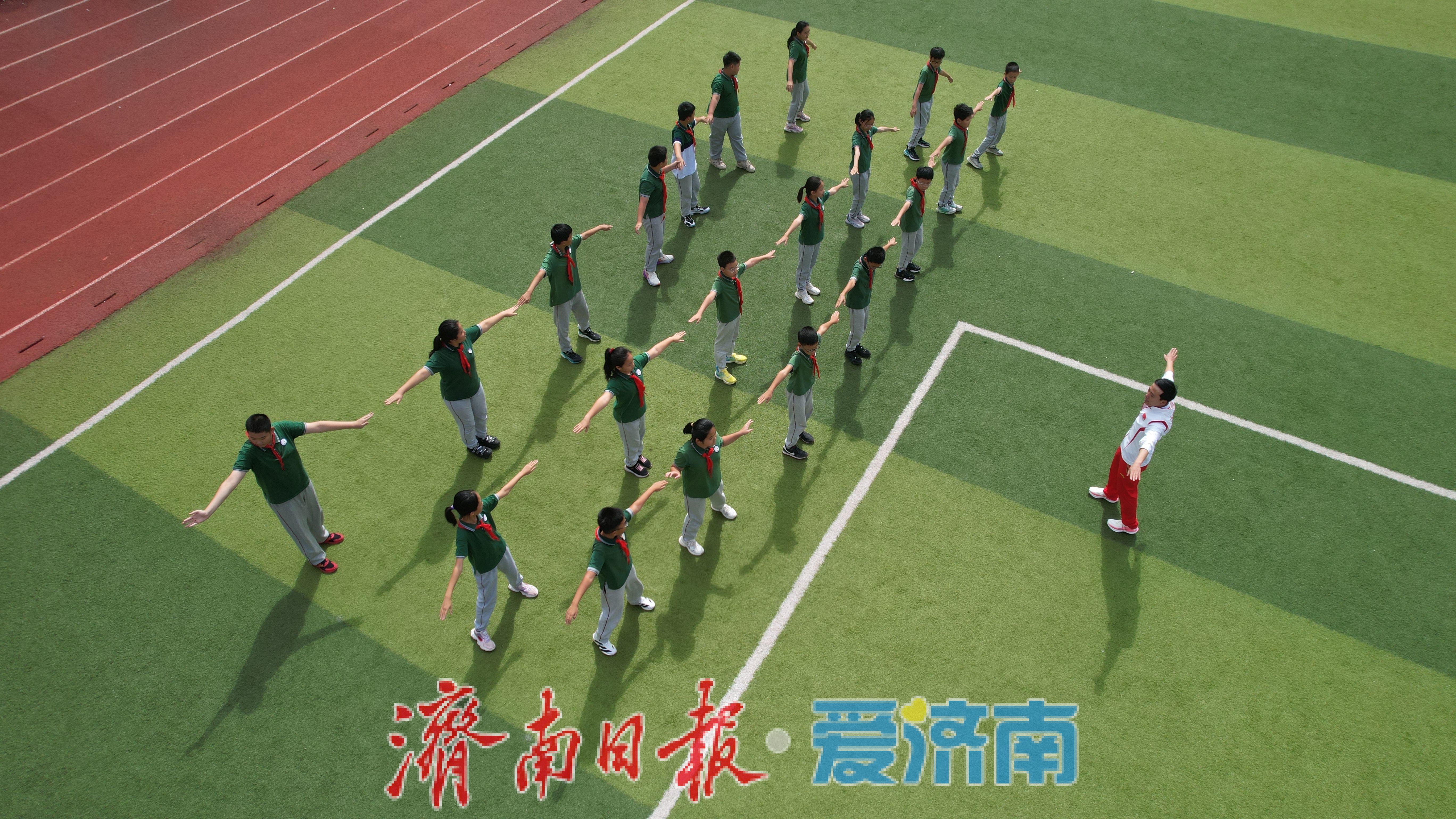 “中华体育精神大讲堂”济南站 四位冠军走进校园讲述奋斗故事