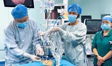 济南市儿童医院多科联手上演微创手术直播