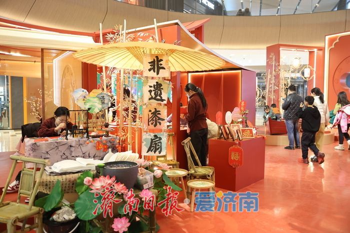 泉城年味气氛组已就位，是“蛇”候过年啦！