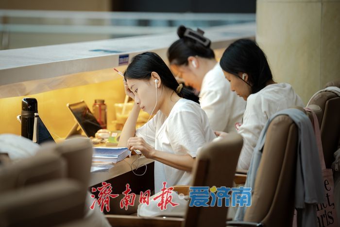一年四季 泉在济南丨泉城书香伴夏长，暑期图书馆成孩子们的“书香乐园”