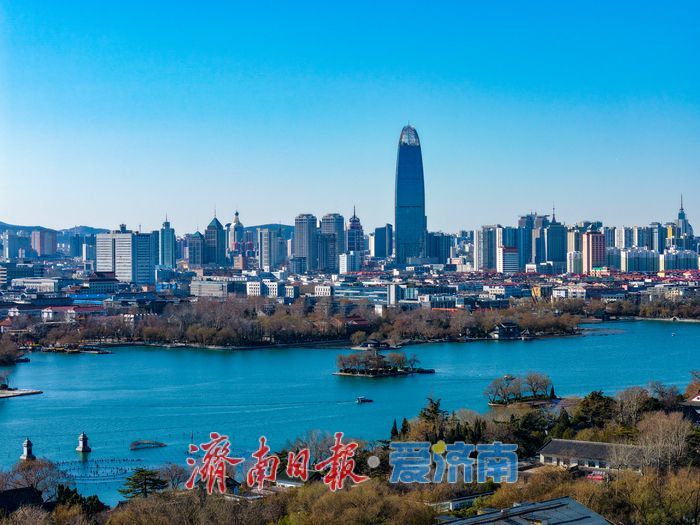 碧水映晴空 大明湖冬日古韵绘新卷