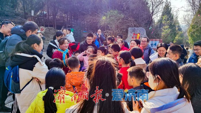 登山祈福，古寨闹春！来济南石崮寨品火头炖鸡 过地道大年