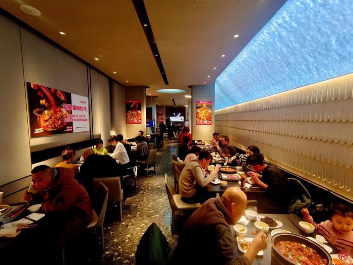 假期客流突破270万、营业收入近1.7亿元 槐荫假日经济人气旺 市场兴