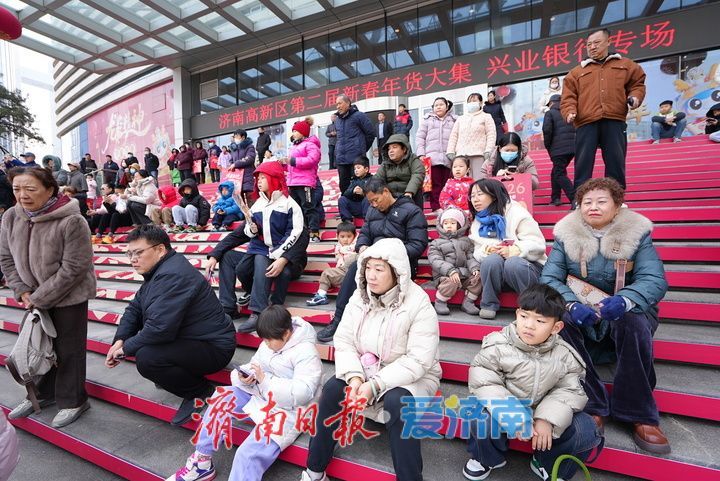 小年高跷闹泉城 年味扑面迎新春