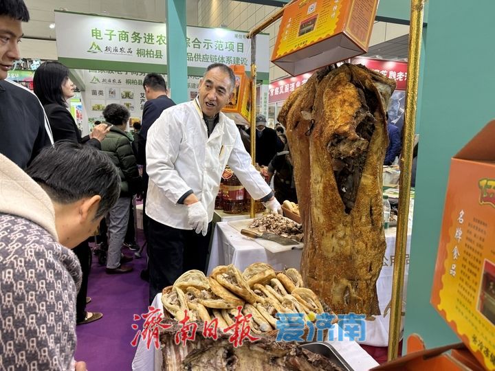 记者一线探展：扫码溯源、科技种菜 这届农交会“智”气十足！