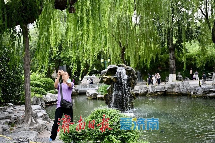 一年四季 泉在济南丨泉水节盛会尽显泉城生态底色，月牙泉稳定喷涌打造赏泉胜地