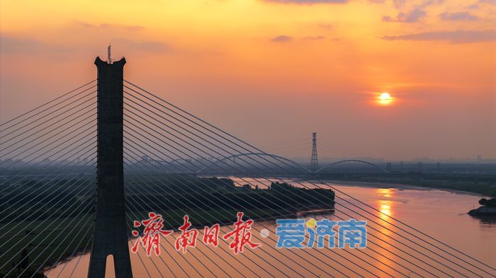 一年四季 泉在济南丨熔金落日染长河 济南建邦大桥成夏夜浪漫地标