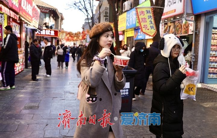 客流满 消费旺 正月感受浓浓烟火气