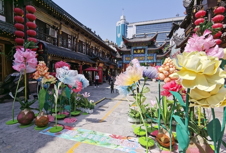 “泉”在济南过五一｜“花漾街区”扮靓大观园