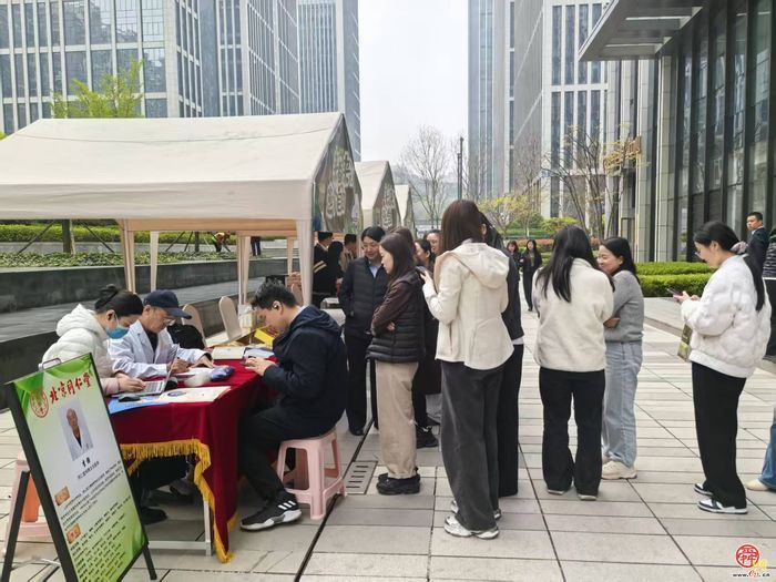 足不出楼把脉问诊！这场中医义诊，温暖了业主的心