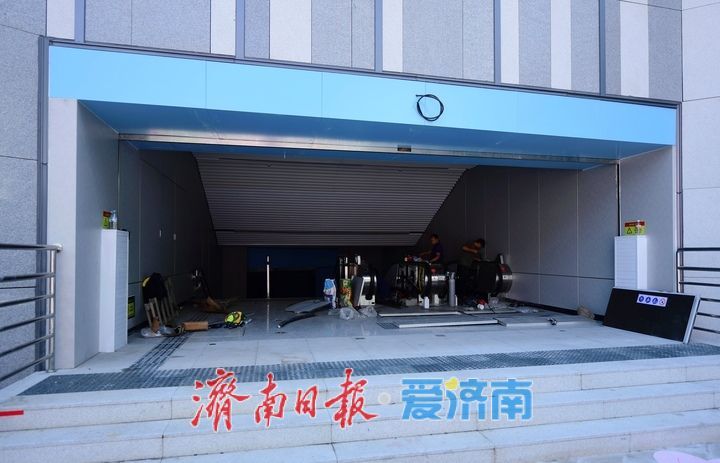 双地铁直通商业区，安成街站新出入口别致“花海”吸睛