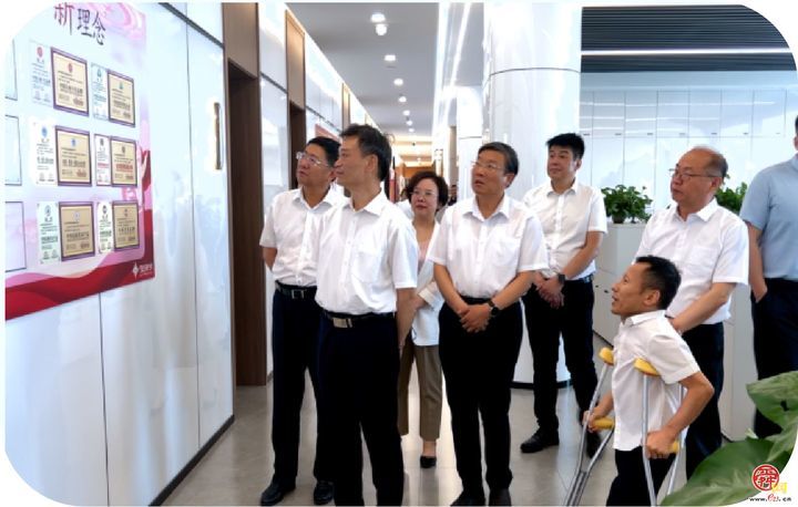 全国自强模范艾贻明：逆天改命的小个子