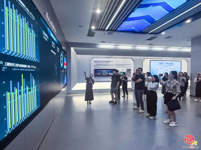 中国重汽以智造赋能产业链，驱动山东新能源汽车产业向新而行