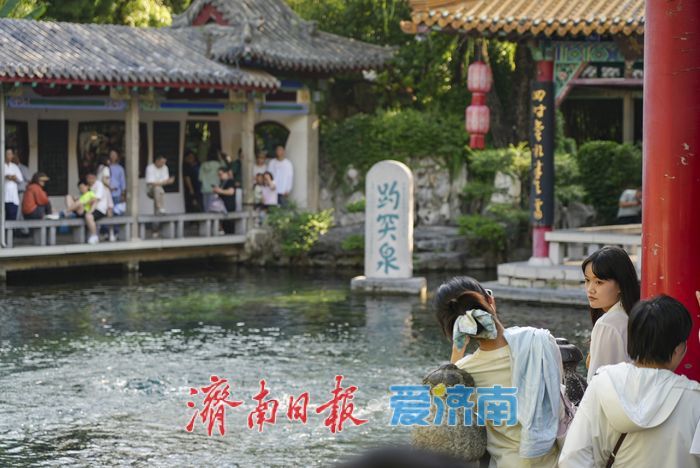 一年四季 泉在济南丨趵突泉“水涌若轮”引客来