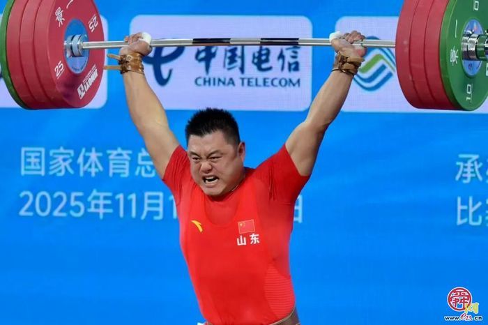 “泉城力量”杨哲：英雄深情吻别赛场，五朝传奇永不落幕