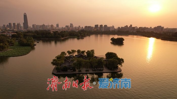 一年四季 泉在济南丨大明湖唯美晚霞 鎏金暮色醉煞游人