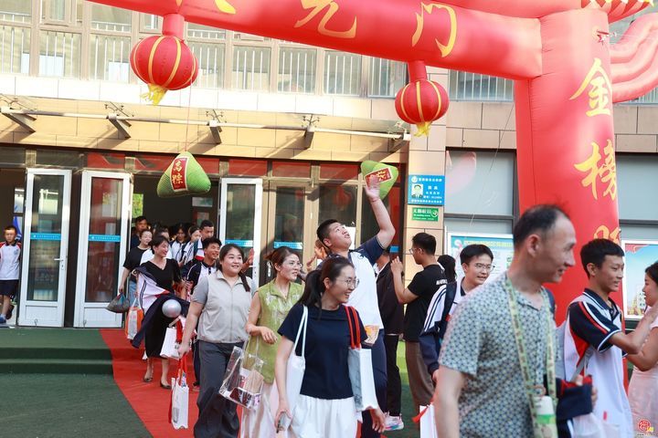 扬帆起航逐梦想 向海而行铸荣光——外海中学2026届九年级毕业仪式圆满举行