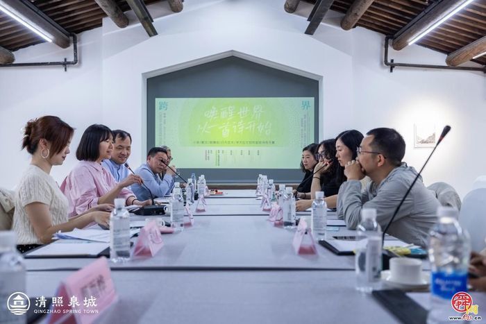 “清照泉城诗歌之夜暨吕德安作品展”于泉畔开幕，诗人艺术家共谱泉城春夜诗章