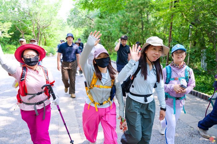 驻济高校学子携手护生态！济南“一城山色”生态守护志愿服务暨“信用记录关爱日”登山打卡活动启幕