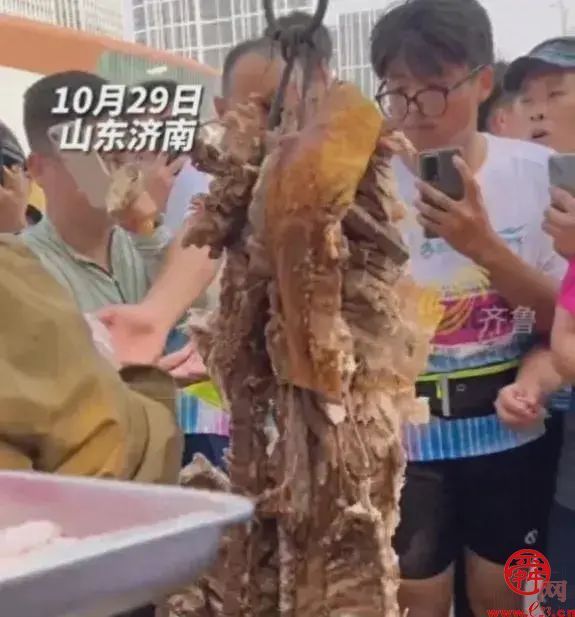 400年历史已传承22代 济南黄家烤肉用4个小时8道工序“烤”进非遗