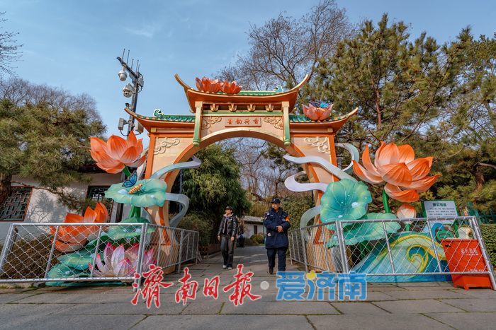 天下第一泉迎春花灯会进入收尾安装 非遗元素点亮新春