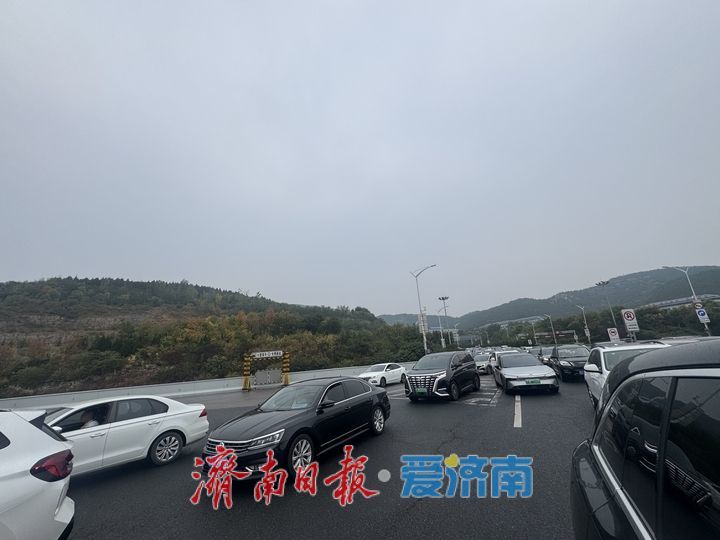 中秋假期首日 济南绕城高速港沟出入口迎来出行高峰