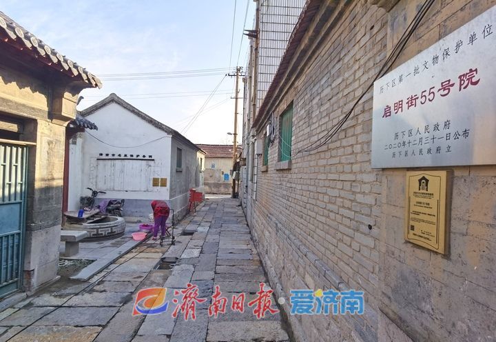 铺设青石板路增添古朴风韵