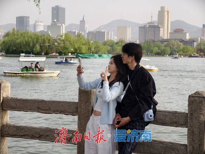 一年四季 泉在济南丨湖畔沐春风，游人醉春光