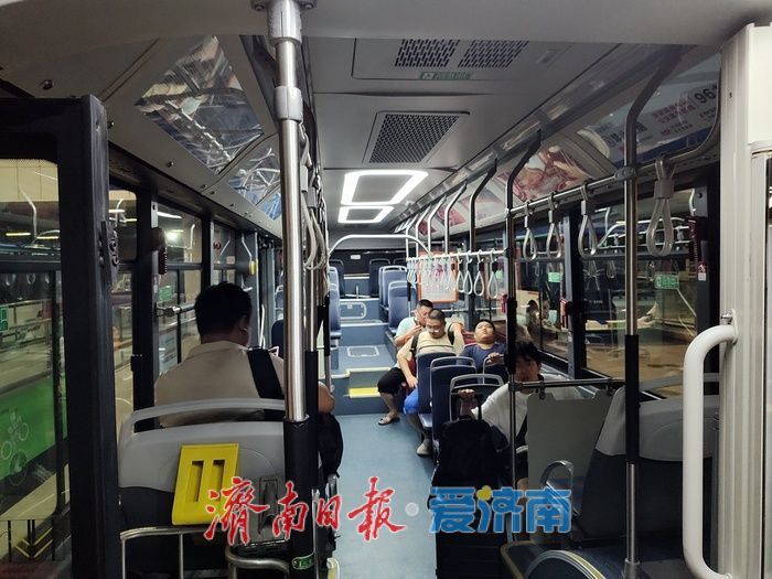 高铁周末加开临客 济南公交凌晨四点发放加班车