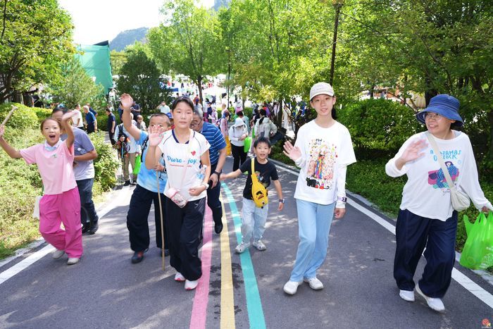 齐鲁福地 善美泉城 济南2026“一城山色·登山打卡”活动佛慧山站暖心启幕
