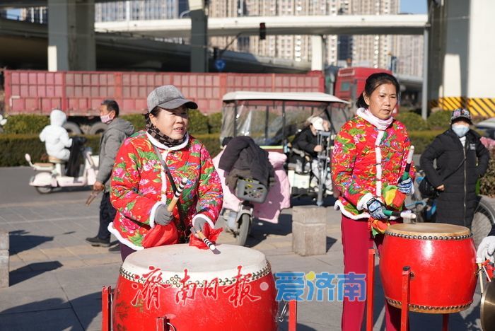 济南：民俗表演热闹非凡 锣鼓喧天喜迎新春