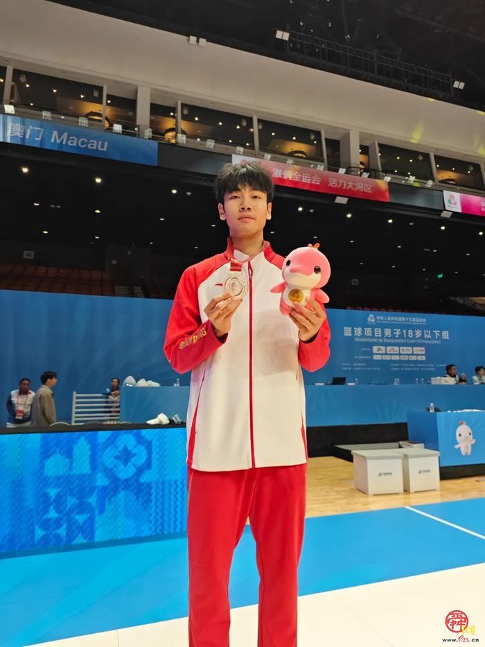 济南篮球新力量！张博源出色发挥助力山东男篮U18队十五运会摘银