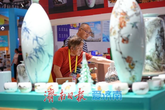 超2000家采购商、300 家企业汇聚泉城！掀起乐购外贸优品“双向奔赴”