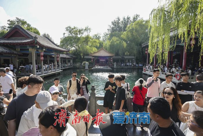 一年四季 泉在济南丨趵突泉“水涌若轮”引客来