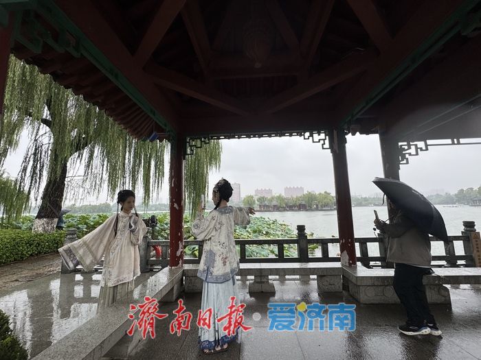 一年四季 泉在济南丨秋雨润明湖 人在画中游