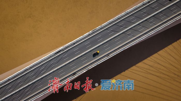 秋日里的 “飞虹”，齐河黄河大桥映蓝天