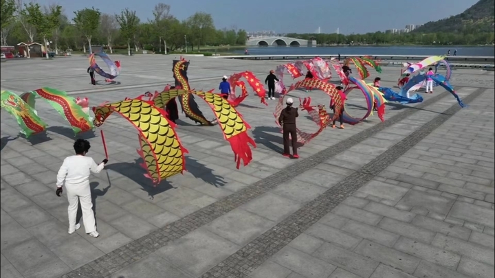 华山脚下彩龙飞