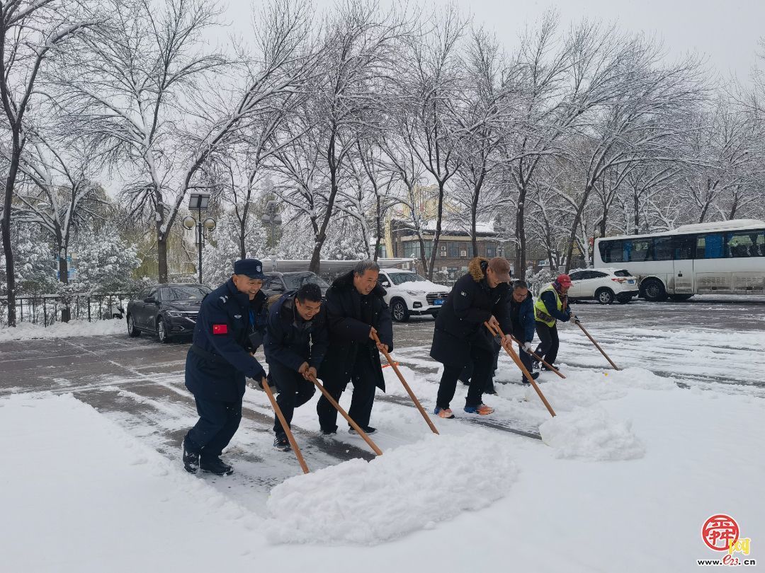以雪为令践初心，千佛山、动物园等9个公园景区全力护航雪日游园安全