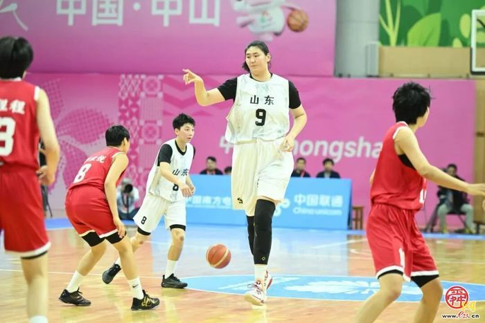全运首秀即登顶！济南新星张子宇领衔山东U18女篮强势夺金