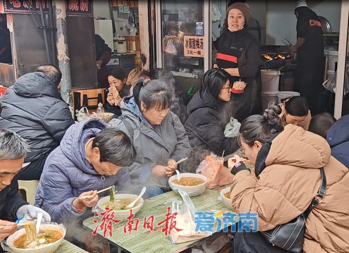 民族大街市场：老牌“网红”热度依旧