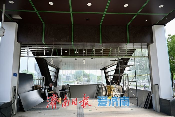 记者探访济南轨交6号线中央公园站：部分围挡拆除，车站雏形显现