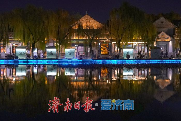 老城冬夜光影醉游人