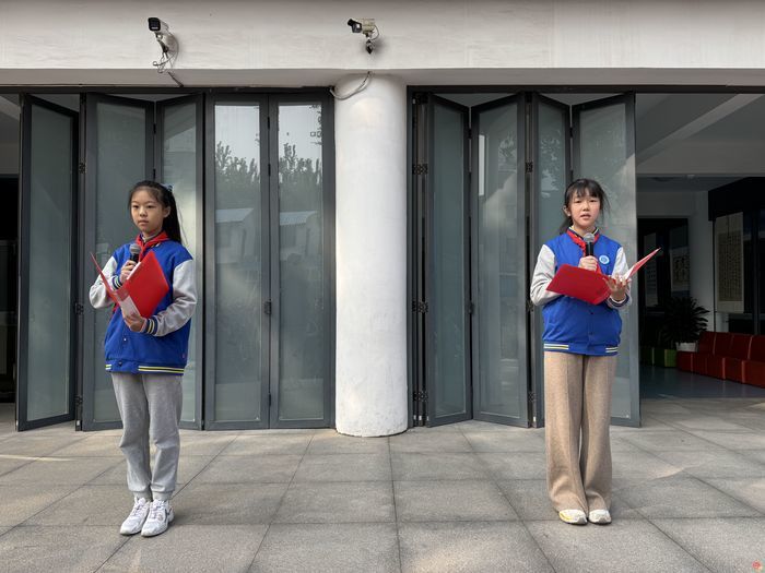 济南市胜利大街小学举办“胜利红印 榜样少年正启航”主题升旗仪式